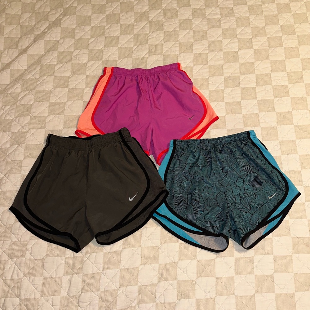 Nike athletic shorts (3)